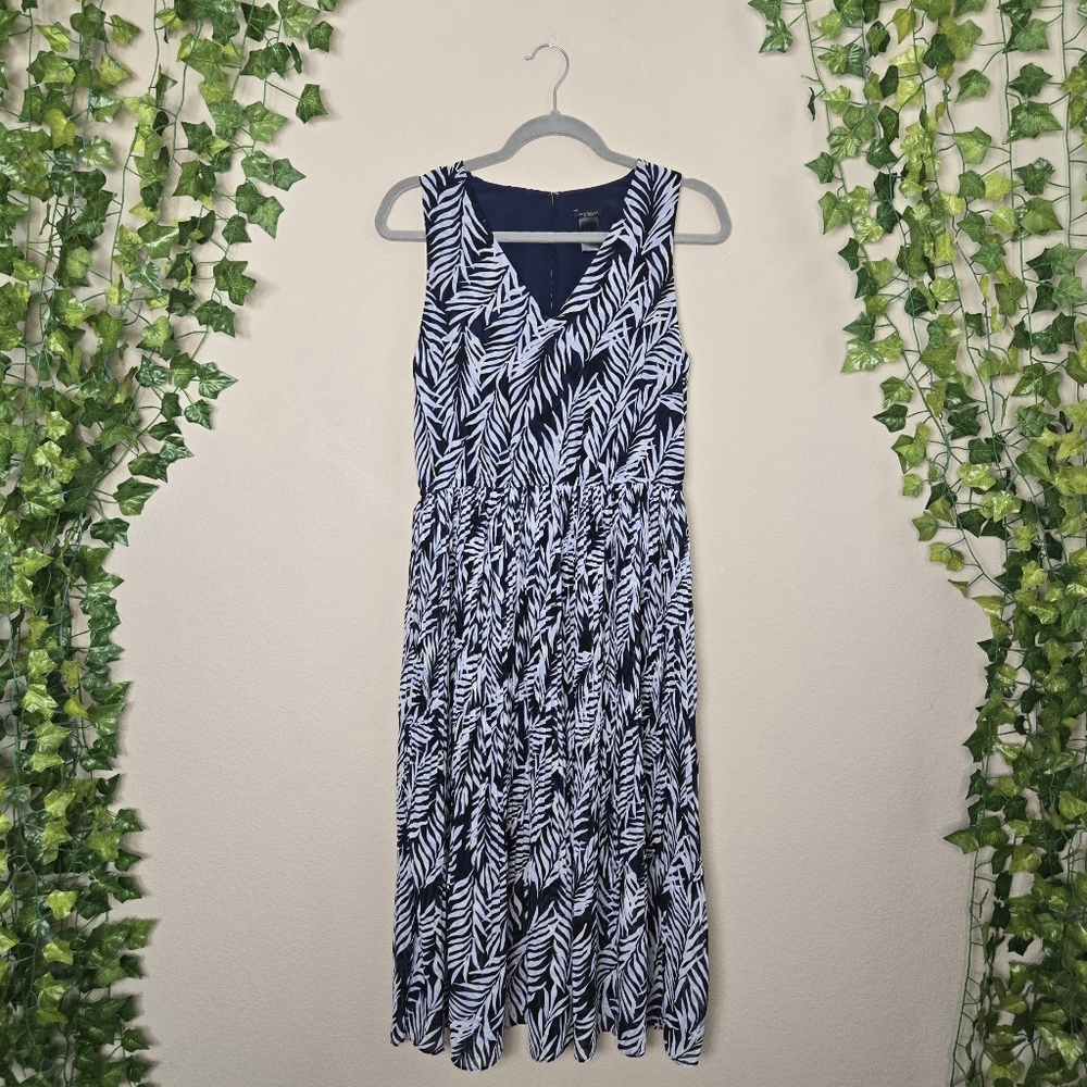 Ann Taylor Navy Blue & White Leaf Print V-Neck Sleeveless Pleated Midi Dress